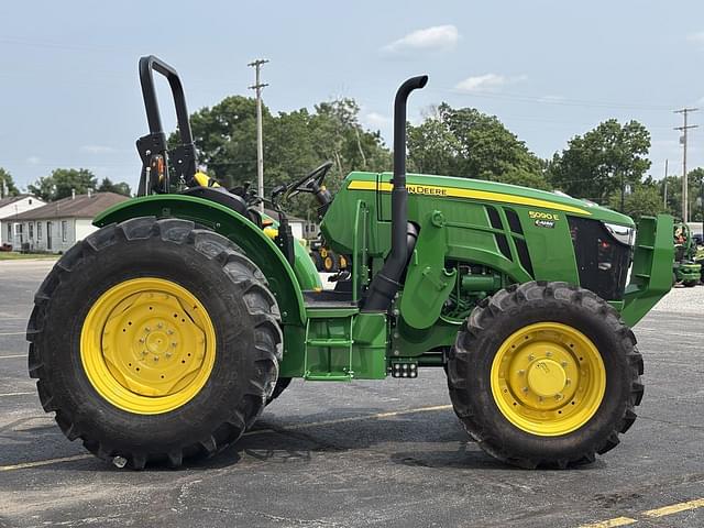 Image of John Deere 5090E equipment image 1