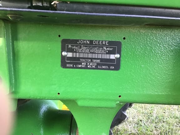 Image of John Deere 5090E equipment image 4