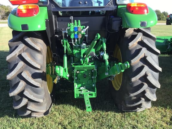 Image of John Deere 5090E equipment image 3