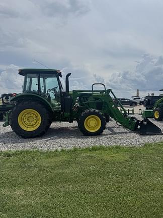 Image of John Deere 5090E equipment image 4