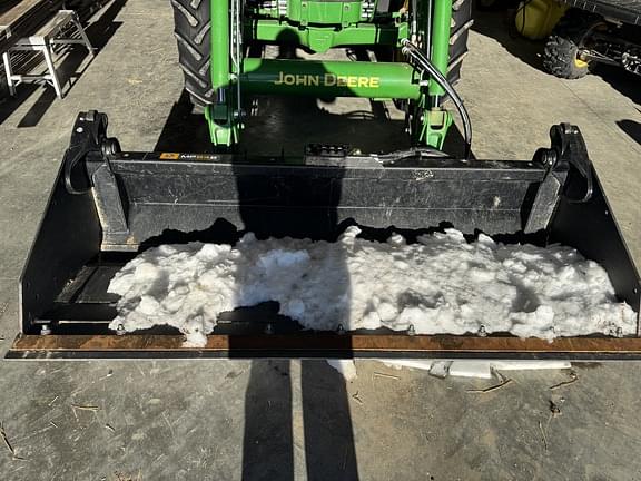 Image of John Deere 5090E equipment image 3