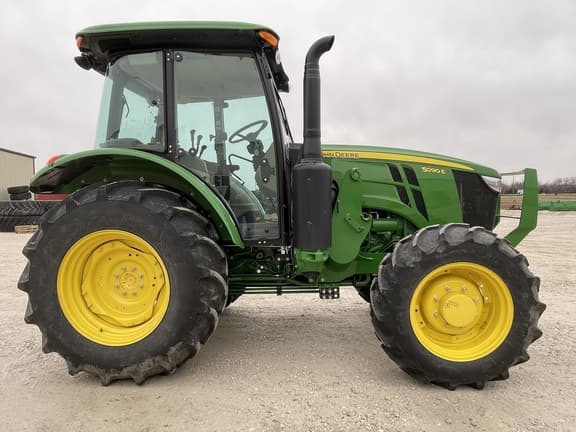 Image of John Deere 5090E equipment image 2