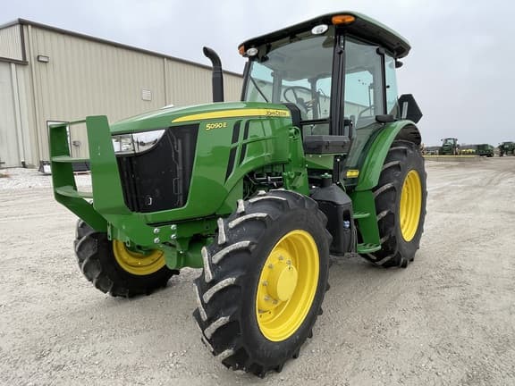 Image of John Deere 5090E equipment image 2