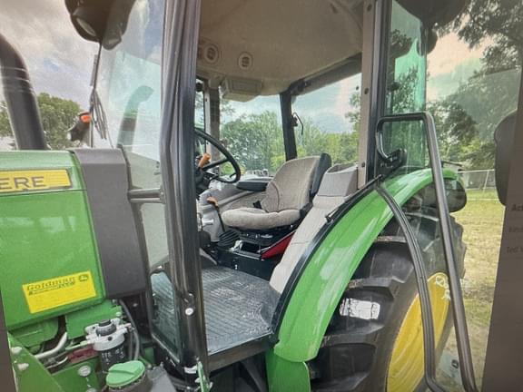 Image of John Deere 5090E equipment image 2