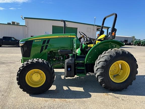 Image of John Deere 5090E equipment image 1