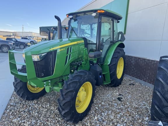 Image of John Deere 5090E equipment image 2