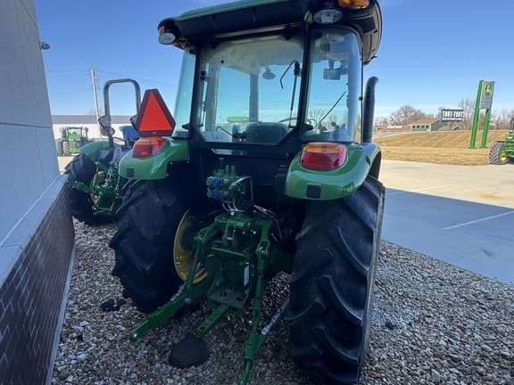 Image of John Deere 5090E equipment image 4