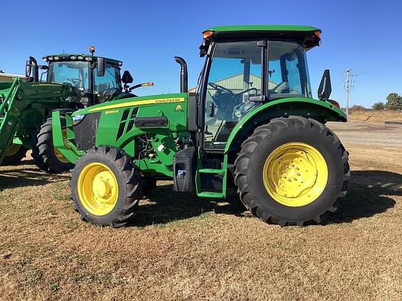 Image of John Deere 5090E equipment image 2