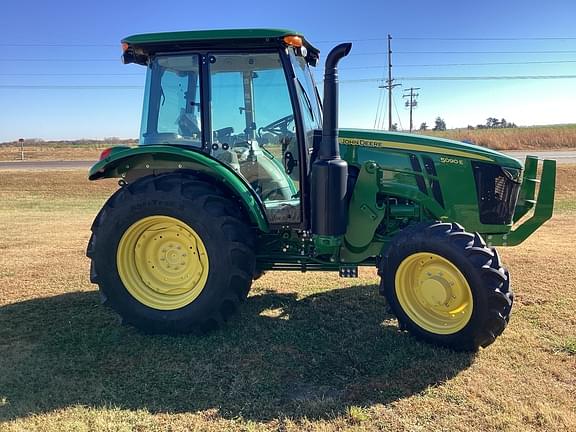 Image of John Deere 5090E equipment image 1