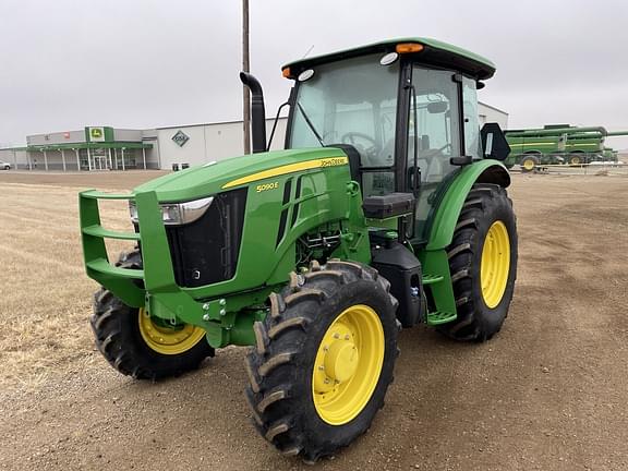 Image of John Deere 5090E equipment image 1