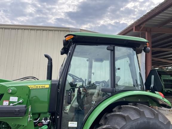 Image of John Deere 5090E equipment image 4