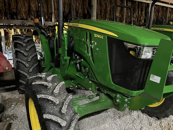 Image of John Deere 5090E equipment image 1