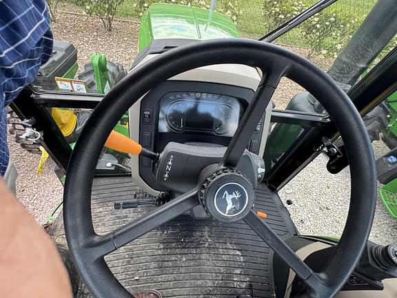 Image of John Deere 5090E equipment image 4