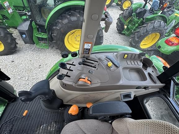 Image of John Deere 5090E equipment image 3