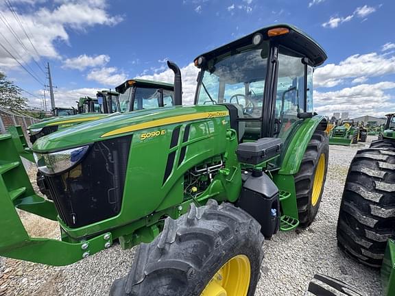 Image of John Deere 5090E equipment image 2