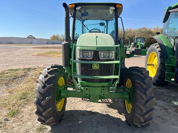 Image of John Deere 5090E equipment image 3