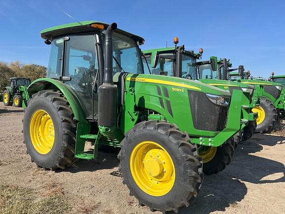 Image of John Deere 5090E equipment image 1