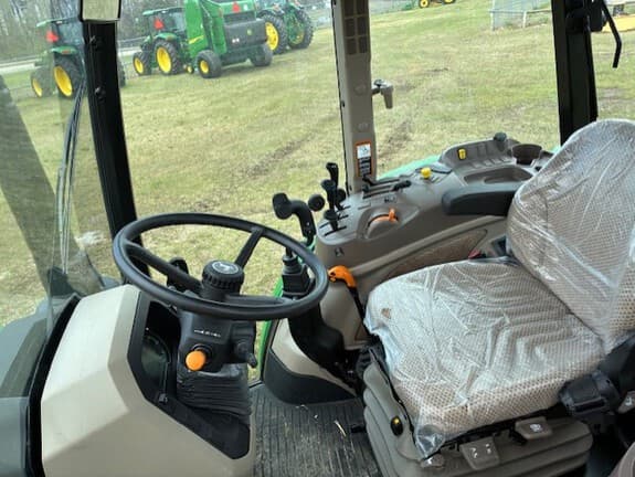 Image of John Deere 5090E equipment image 2