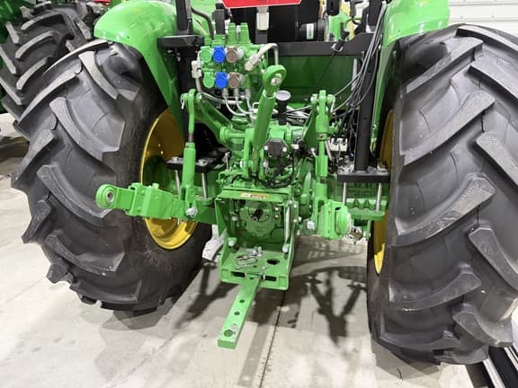 Image of John Deere 5090E equipment image 4