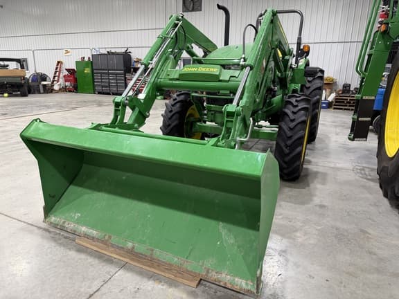 Image of John Deere 5090E equipment image 1