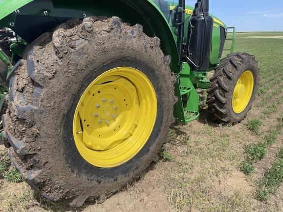 Image of John Deere 5090E equipment image 4