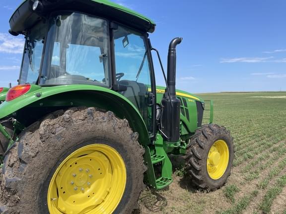 Image of John Deere 5090E equipment image 3