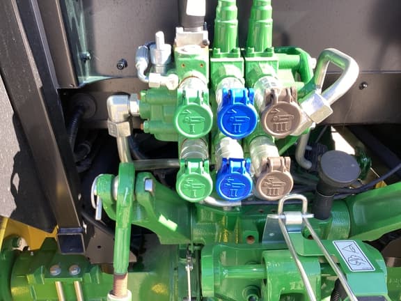 Image of John Deere 5090E equipment image 4