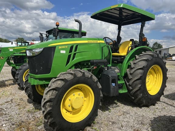 Image of John Deere 5090E equipment image 1