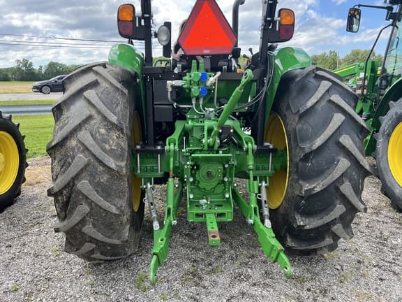 Image of John Deere 5090E equipment image 4