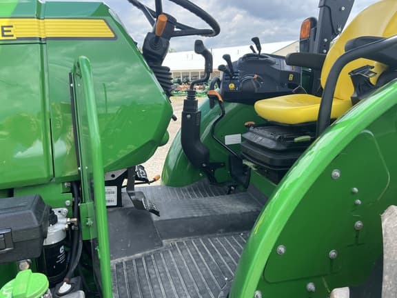 Image of John Deere 5090E equipment image 4