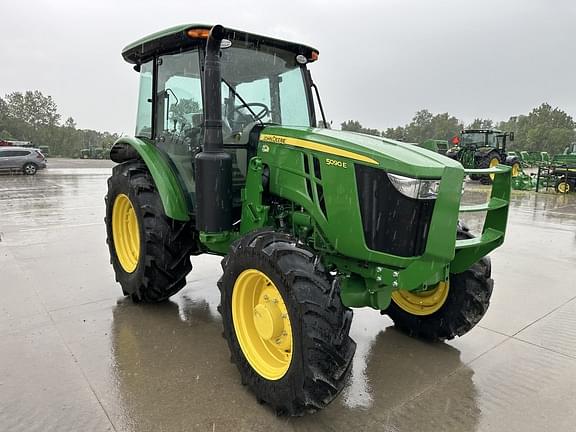 Image of John Deere 5090E equipment image 1