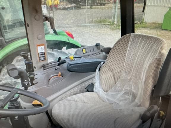 Image of John Deere 5090E equipment image 3