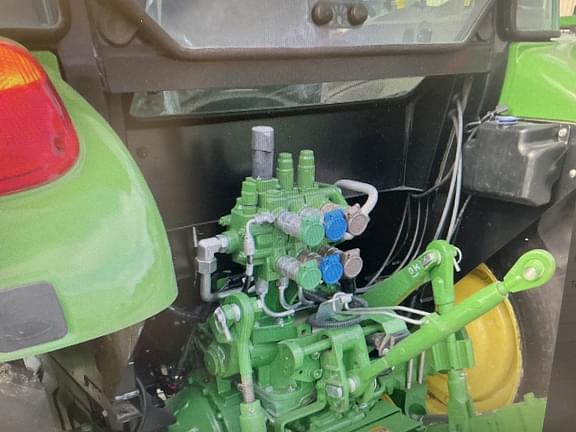 Image of John Deere 5090E equipment image 4