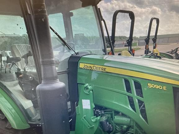 Image of John Deere 5090E equipment image 1