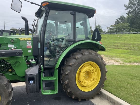 Image of John Deere 5090E equipment image 2
