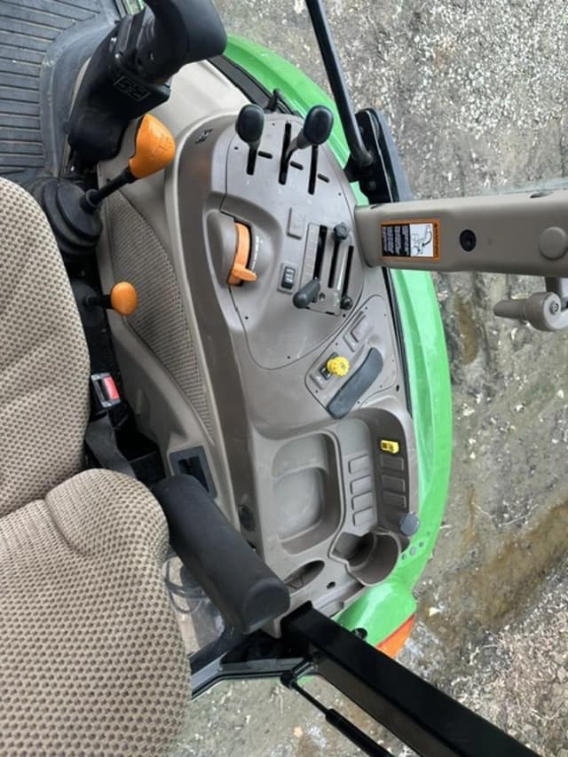 Image of John Deere 5090E equipment image 4