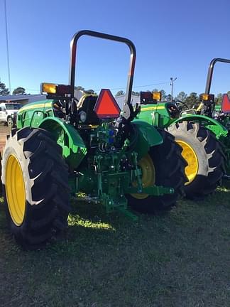 Image of John Deere 5090EL equipment image 4