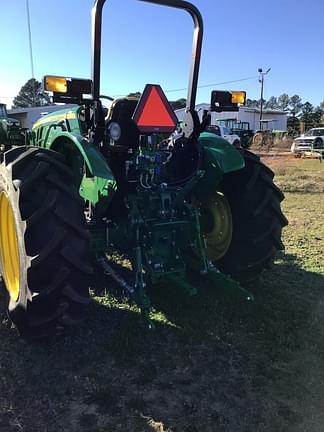 Image of John Deere 5090EL equipment image 4