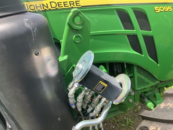 Image of John Deere 5095M equipment image 4