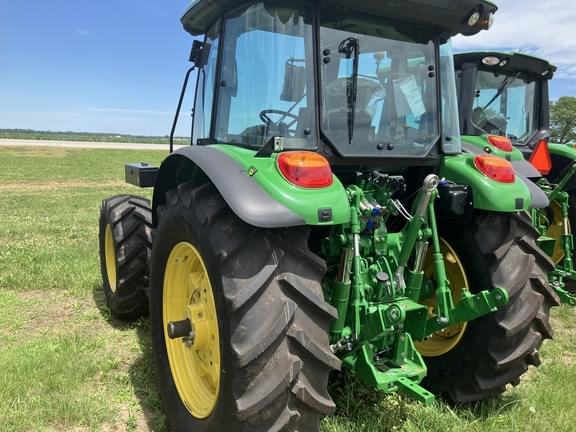 Image of John Deere 5095M equipment image 3