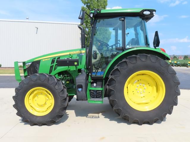 Image of John Deere 5095M equipment image 1
