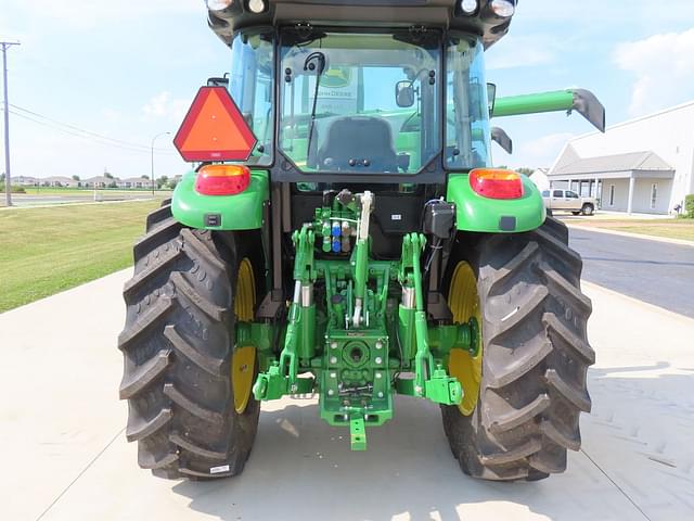 Image of John Deere 5095M equipment image 4