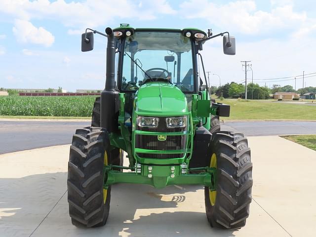 Image of John Deere 5095M equipment image 2