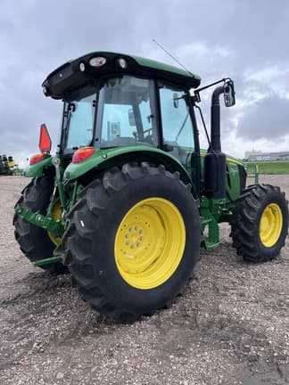 Image of John Deere 5095M equipment image 4