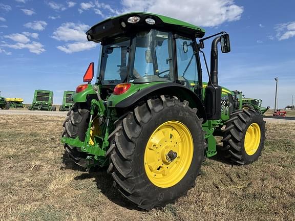 Image of John Deere 5095M equipment image 4