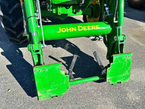 Image of John Deere 5095M equipment image 4