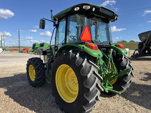 Image of John Deere 5095M equipment image 4