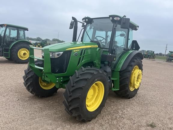 Image of John Deere 5095M equipment image 4