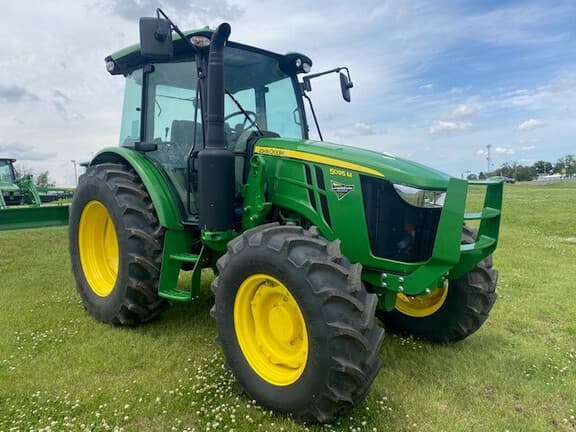 Image of John Deere 5095M equipment image 4