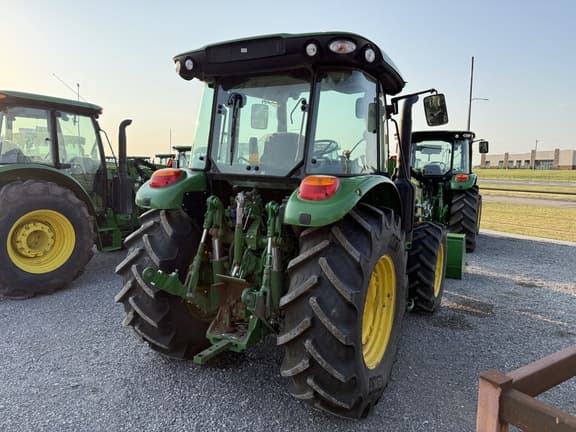 Image of John Deere 5095M equipment image 4